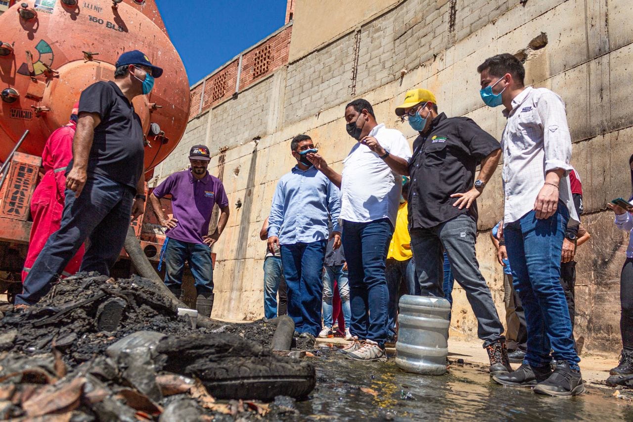 Alcalde de Maracaibo recorriendo la Parroquia Olegario Villalobos