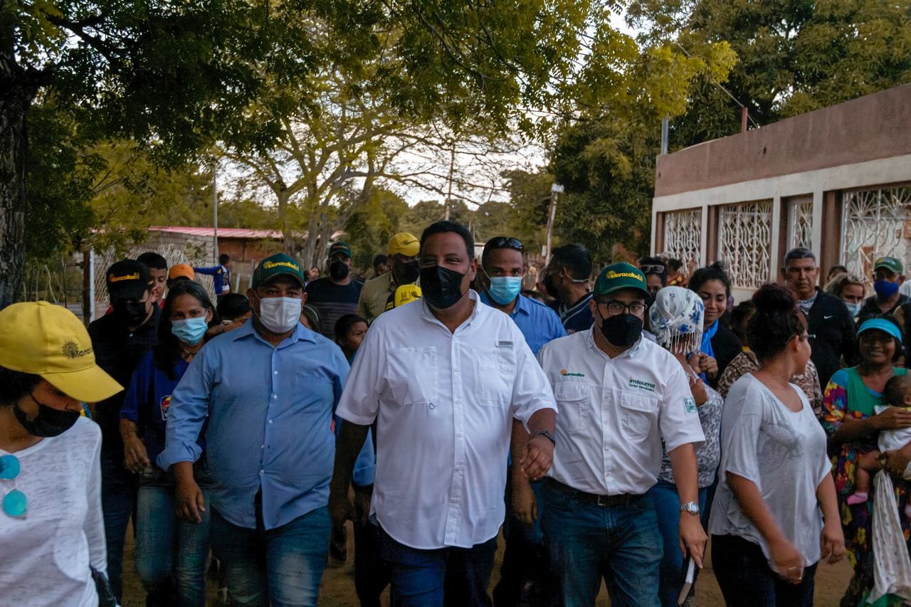 Alcalde Rafael Ramírez Colina visita El Nispero en el oeste de Maracaibo